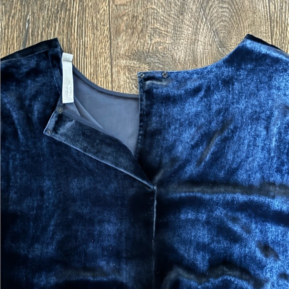 VINCE Women’s Navy Midnight Blue Velvet Top Blouse Short Sleeve Size Small - Picture 9 of 11